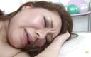Pure Japanese adult video ( JAV): Hermosa chica japonesa obtiene su coño peludo preñado después de...
