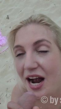 Německá Blondýnka miluje venkovní piss hry