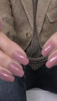 Mis largas uñas rosadas, JOI, Lady Victoria Valente