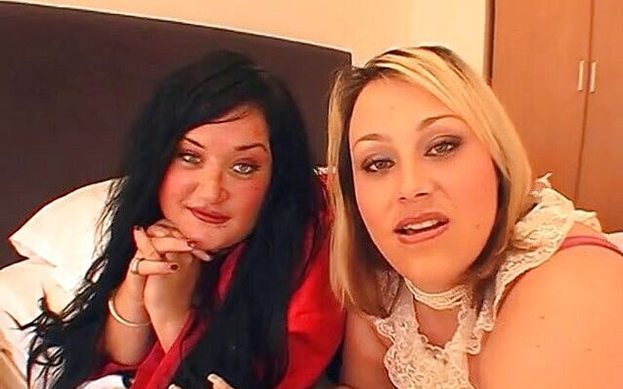 British Bukkake Babes: Velké zadkové děvky sají ptáky