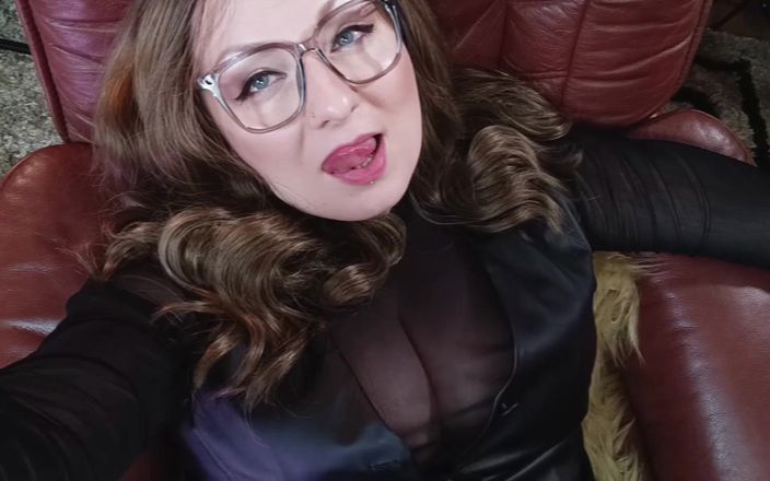 Arya Grander: Melancap pepek basah: MILF berpantat besar dalam kulit, setiausaha panas...