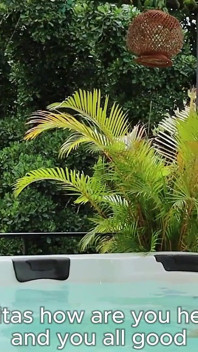 Hai cái mông nóng bỏng trong kỳ nghỉ bị ướt và chia sẻ con cu cứng của vũ nữ thoát y