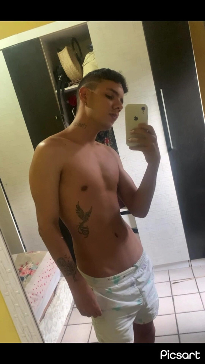 BrazilianTwinkOnFire: 大屁股巴西模特拍摄自己