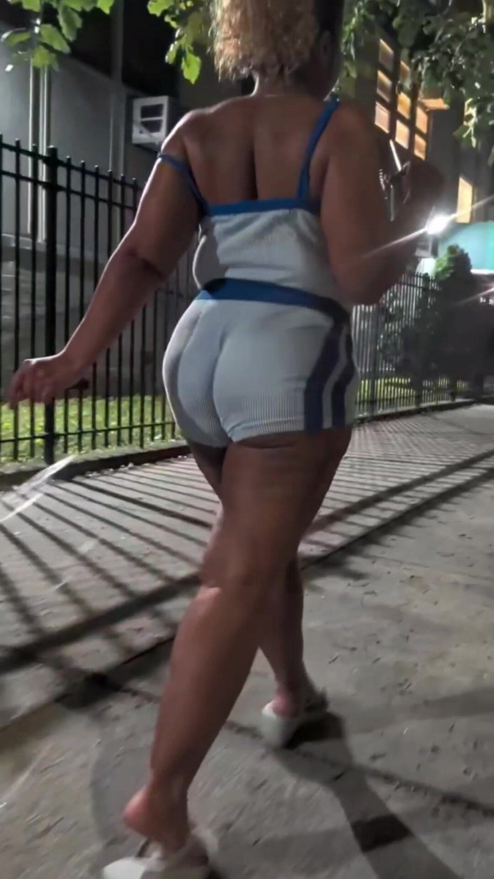 PutiLing: Leg Tease Redbone BBW Natural Fat Ass Walking Bow Legged...
