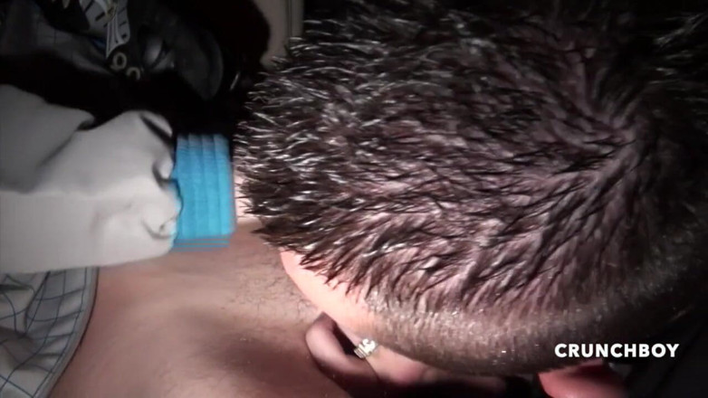 Raw French Bad boys: Soumission de basket, par badboy bisexuel sur le canapé en...