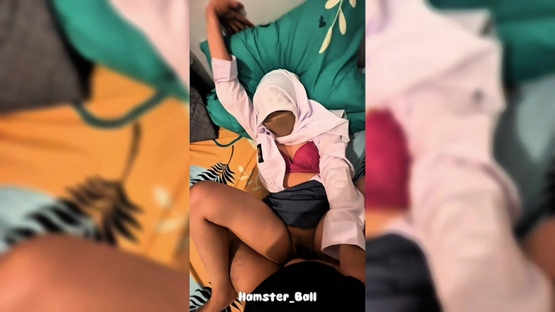 Hamster_Ball: İslami yatılı kolejden tesettürlü kız 18+ öğretmeniyle biyoloji eğitimi alıyor