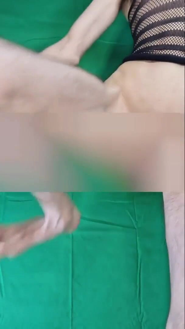 HeIsSooThin: パンティあり・なしのフィッシュネットドレス