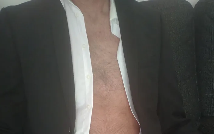 Adventuremacmax: Solo Jerking in a Suit