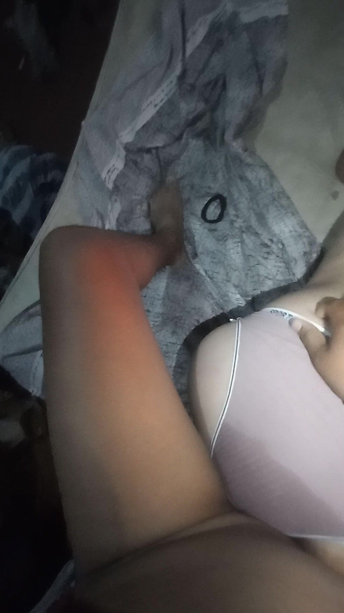 Eatrella j: Yatağımda güzel bir latin