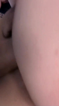 Tıknaz anal seks yapıyor ve kırbaçlanıyor