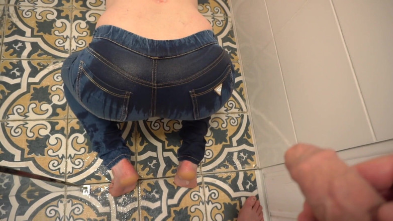 Aqua Pola: Wetting my jeans and give him my booty for pee...