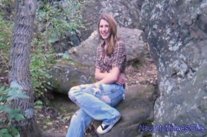 NaughtyMidwestGirls: Aubrey Lee - Babysitter Outdoor Blowjob