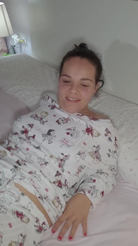 Min heta fru vill att jag ska fylla hennes fitta med sperma och sedan slicka sperma från hennes fitta