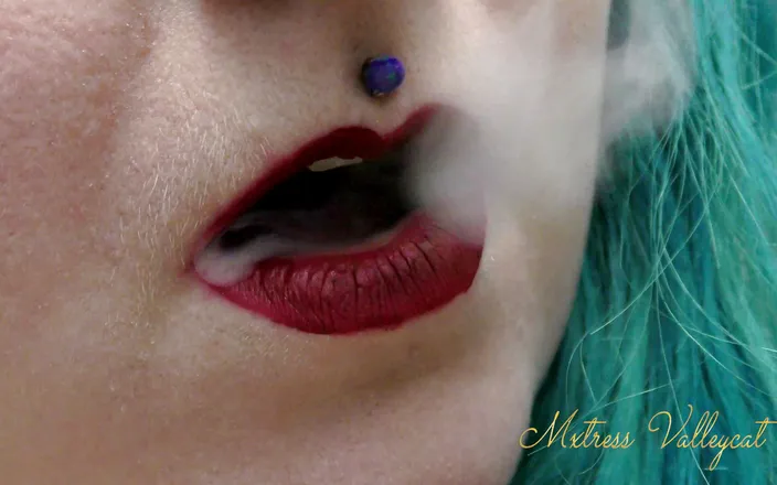 Mxtress Valleycat: Shisha Break