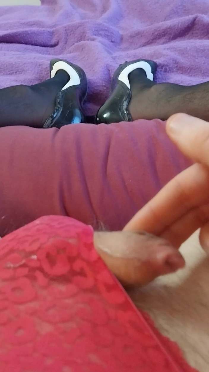 Cindy Belfast: Tiny-cliity Precums &amp; Sissygasm s kolíkem