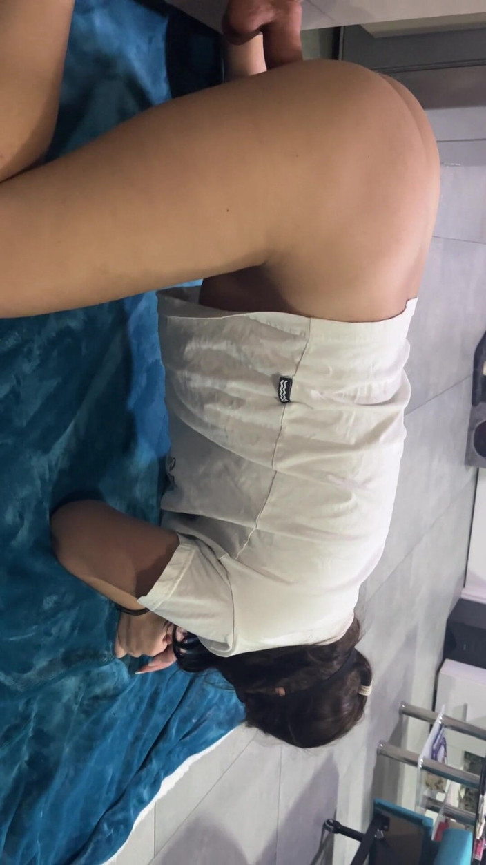 fantasycouplexxx: 人妻真的很想被两根鸡巴狠操。戴绿帽子