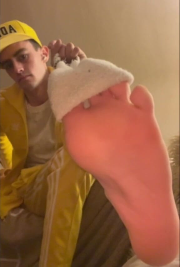 CharlieFox99: Twink Foot Worship POV