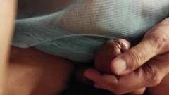 Lovely hairy pussy: Un masseur à la chatte poilue fait un massage de viande...