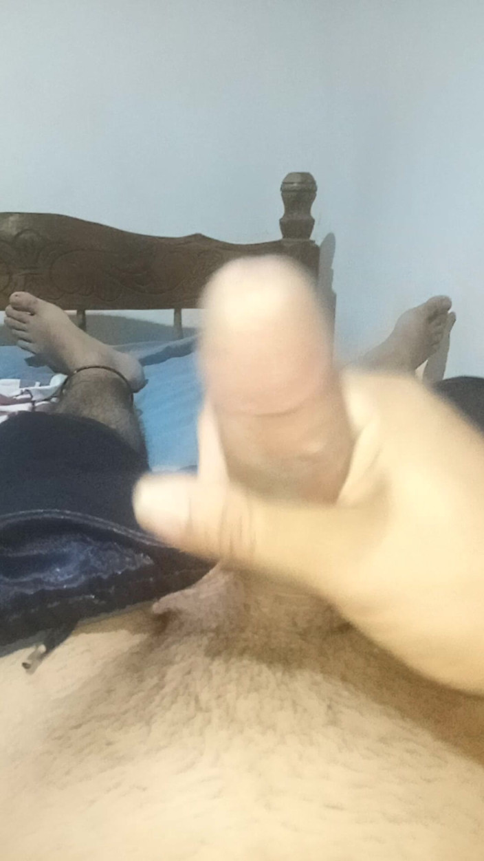 Cute boy jerks off: Tânăr De-subliniază cu o în camera lui în timp ce vecinii lui...