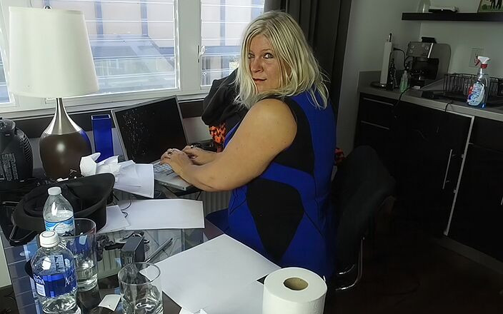 Scale Bustin Babes: Oude MILF BBW Likt Reet En Pijpt Haar Naar De...
