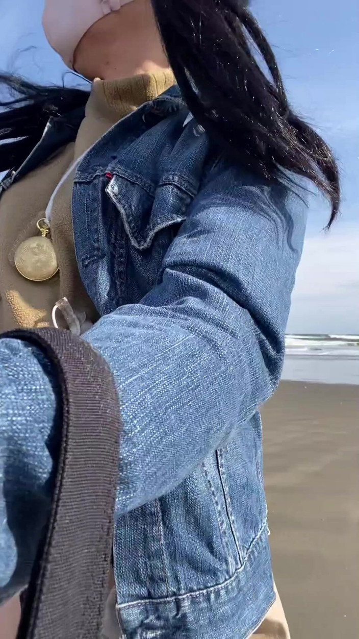 megu2002: 130号藏身暴露在海滩散步中,被海浪声包围