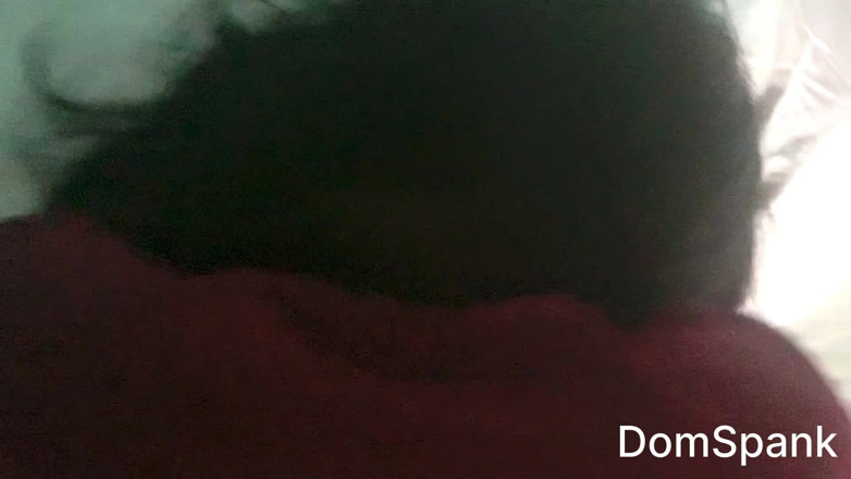 RealDomSpank: Cette beauté menue à gros cul aime son programme d’étirement de...