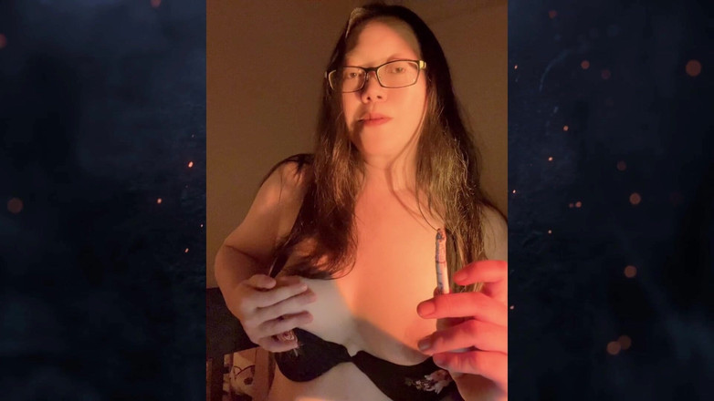 Smoking Asian: Pakaian dalam MILF Asia merokok sebenar | Ashtray kotor bertemu buah...