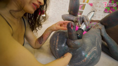 Stacy Bloom: Stacy Bloom fistovala Sissy Lily Lu