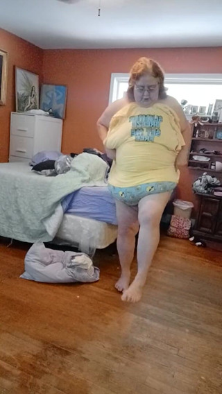 BBW nurse Vicki adventures with friends: Indosso i miei pantaloncini ragazzo limone blu e resto del...