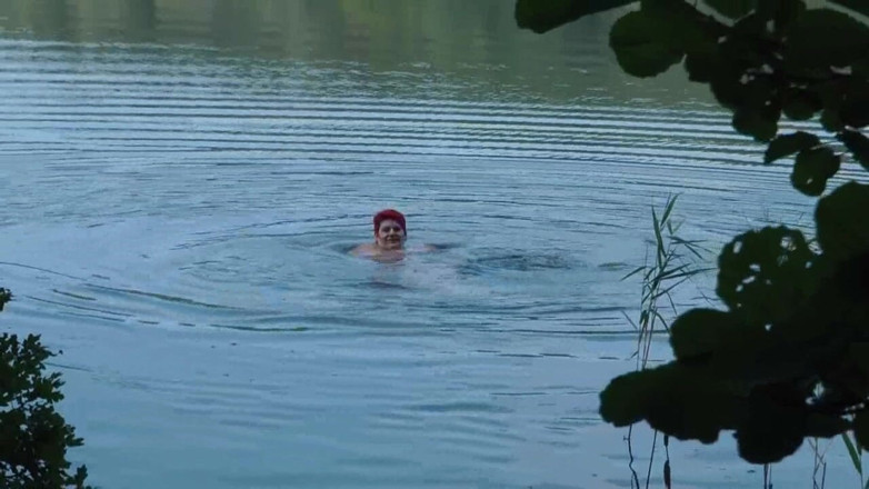 Anna Devot: Annadevot - Secretly naked at the lake