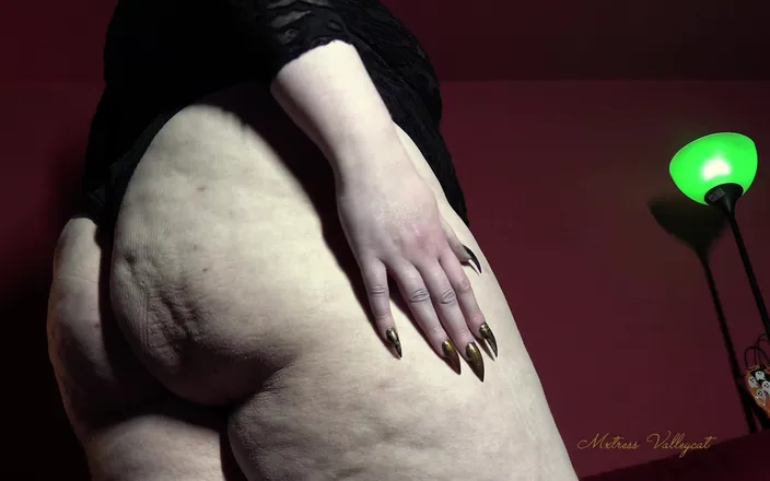 Mxtress Valleycat: Worship My Glorious Behind