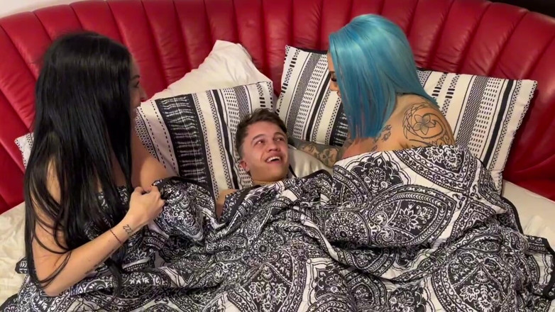 Lacey Jayne Official: Big Ass Threesome with Tiny Smallz