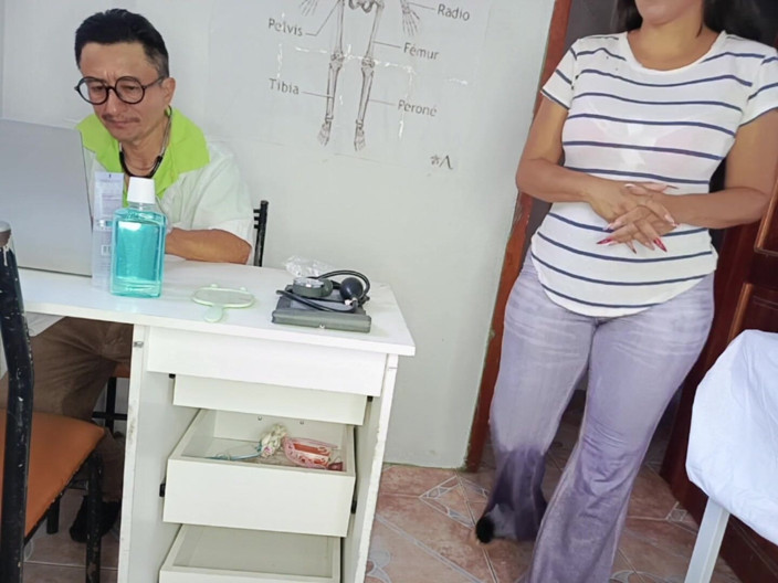 Lady: Doktor mengongkek awek tiri yang cantik dan berpantat besar