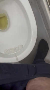 Piss Outdoors und weitere Kompilationen