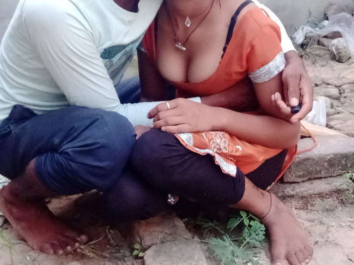 Laxmi deshi: Dziewczyna zerżnięta potajemnie za domem