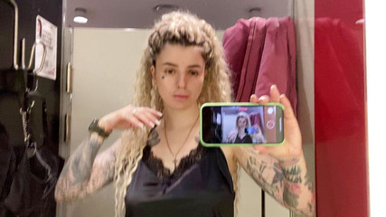 Barbietatoo1: Am găsit o ținută pentru o petrecere cu schimb de parteneri