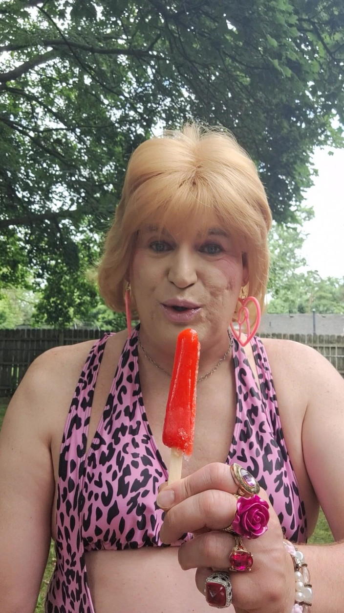 Victoria Lecherri: Зовні popsicle!