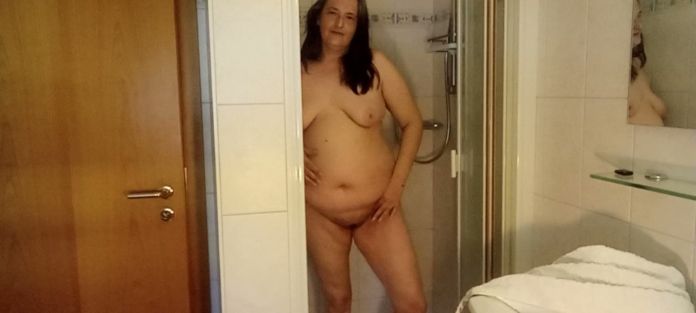 SchwarzeGraefin: Sigo apestando a sexo: ducha, desnudos, solo