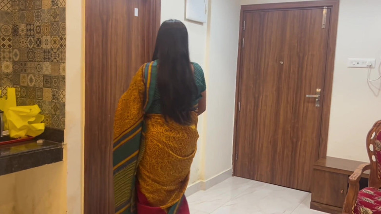 Besharam Jodi: Desi Indian Saree Fucked by Her Besharam Younger Stepbrother