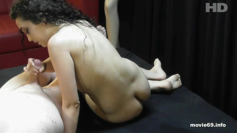 Club Express: Vecchia e giovane festa gangbang con Jasmin Babe