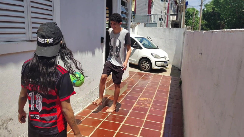 Tiffany Montavani: 兄弟们准备好比赛了？说你同父异母的妹妹，你会用力击球得分，接住车，他妈的在车里