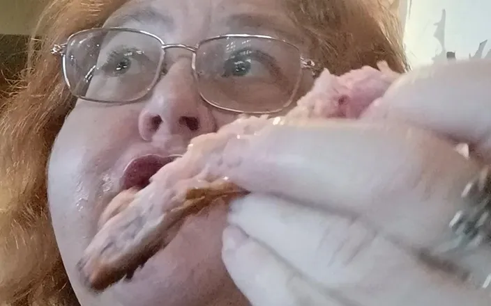 BBW nurse Vicki adventures with friends: Yummy Rib Dinner in Old Bbq Shop