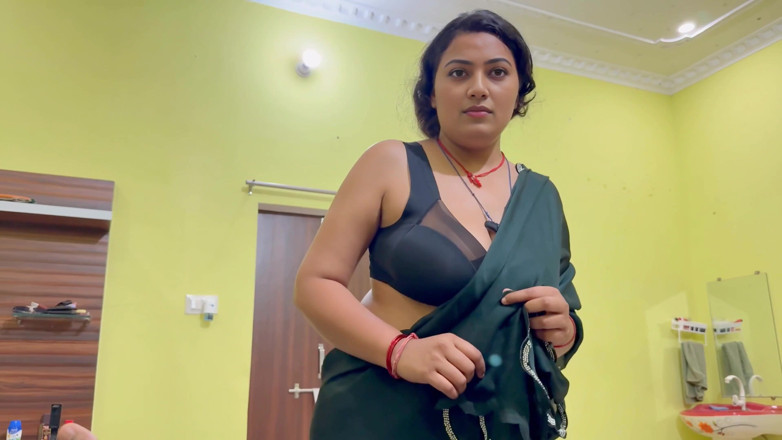 Hotty_ragini: Peituda indiana empregada fodida por Grande Dick Malik por pagamento...