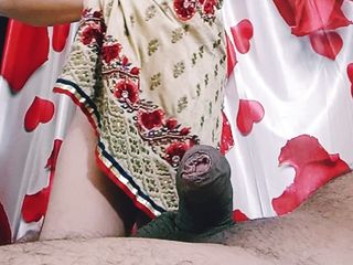 Bolly Karma: Máy bay bà già hứng tình kiểm tra chưa cắt