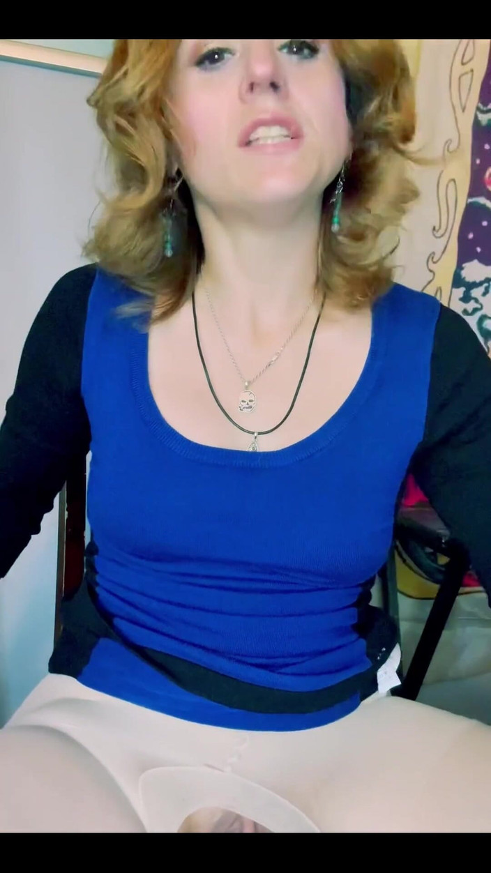 Suzy Wylde: Con đĩ văn phòng chịch lỗ hậu