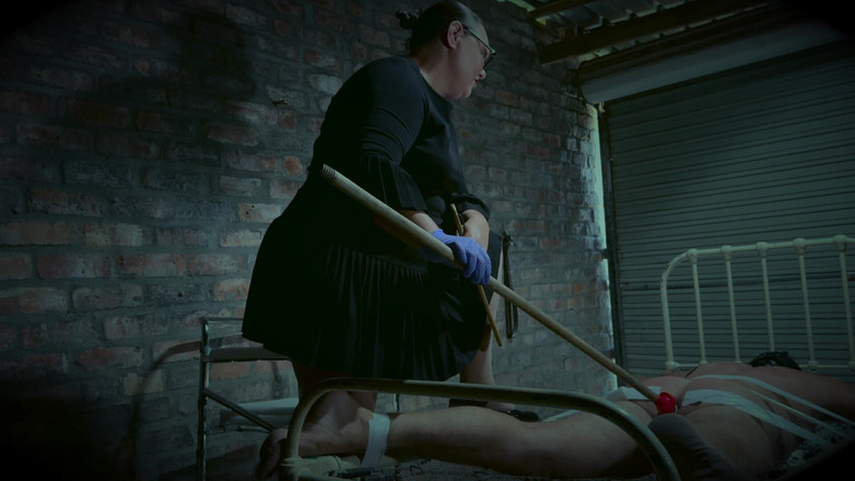 Mistress April: Wreed bed voor slaaf