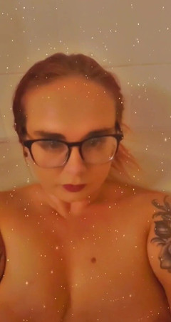 Savanna star: Uwielbiam kąpiele bąbelkowe .. Chcesz do mnie dołączyć??