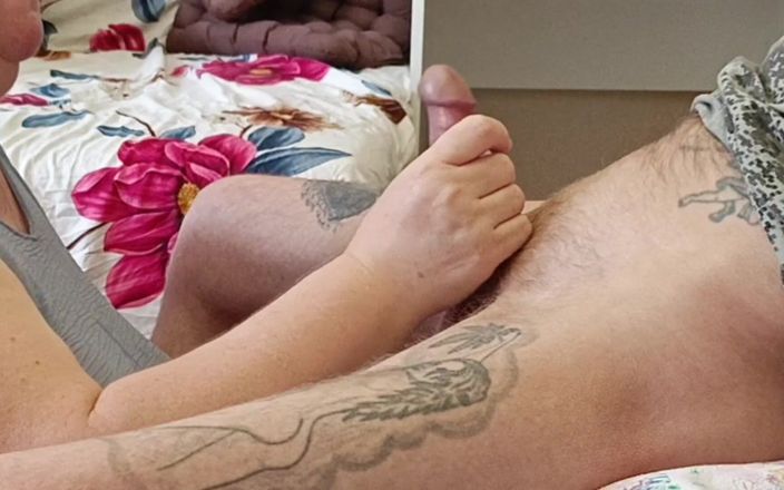 Zona901: Żona patrzy, jak teściowa ssie mojego penisa i połyka spermę