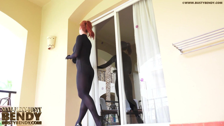 Flexilady: Elastyczny Ketrin na obcasach zentai i wysokich obcasach