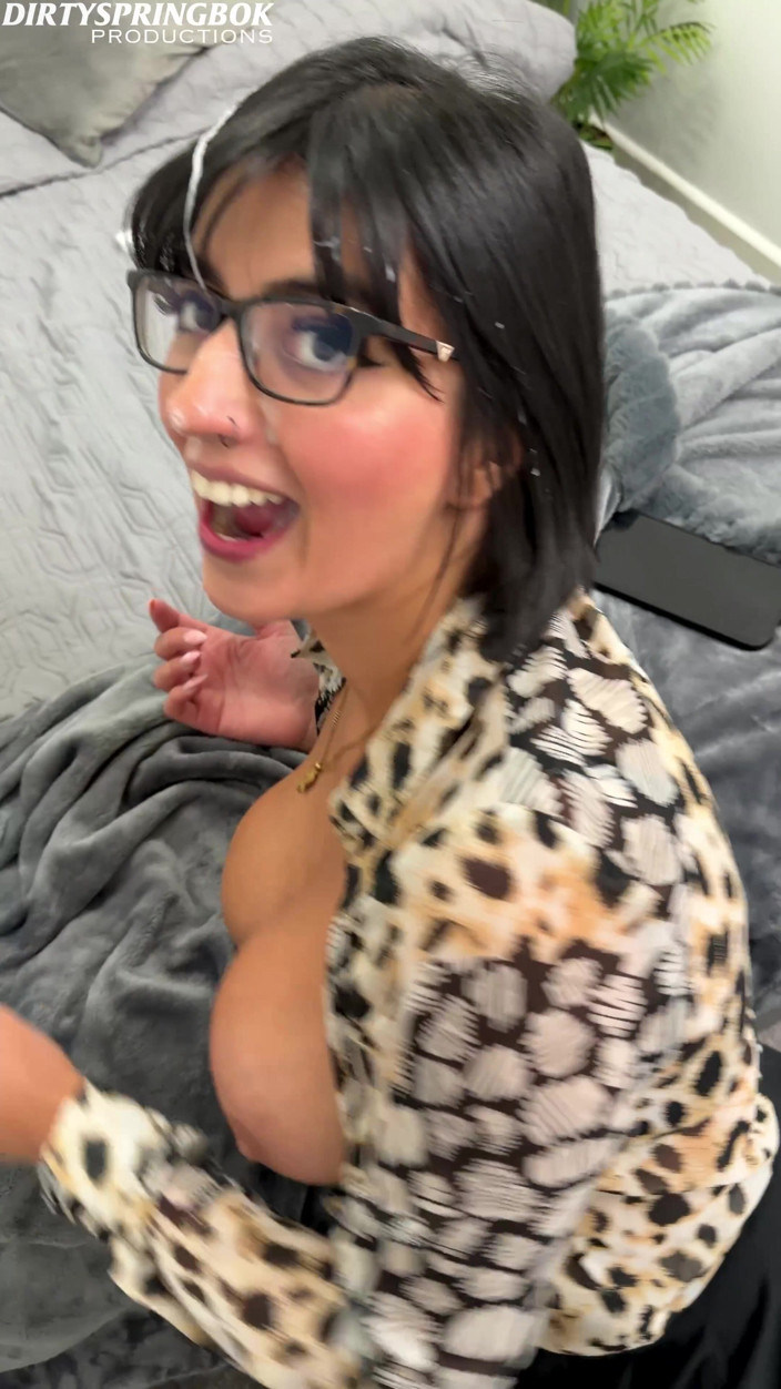 DirtySpringbok: Aaliyah Yasin é coberta de porra pelo Camera Man